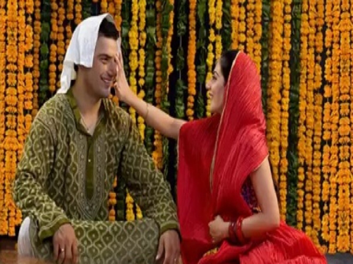 भद्र समय (जो अशुभ होता है) से बचना ज़रूरी है; इसलिए मुहूर्त के बाद ही रस्मी आयोजन शुरू करें |