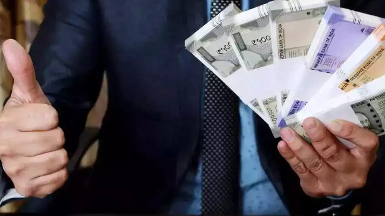 LIC बनाम FD - एक विस्तृत तुलना